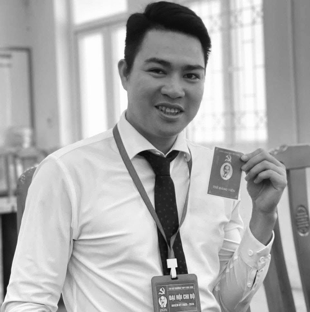 Học sinh tiếc thương thầy giáo giỏi Hà Nội tử vong khi dọn nhà sau lũ - 1 Học sinh tiếc thương thầy giáo giỏi Hà Nội tử vong khi dọn nhà sau lũ - 1