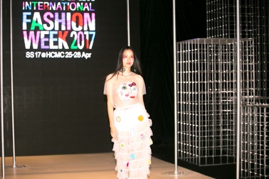 Siêu mẫu Bebe Phạm bất ngờ trở lại sàn diễn sau 5 năm vắng bóng