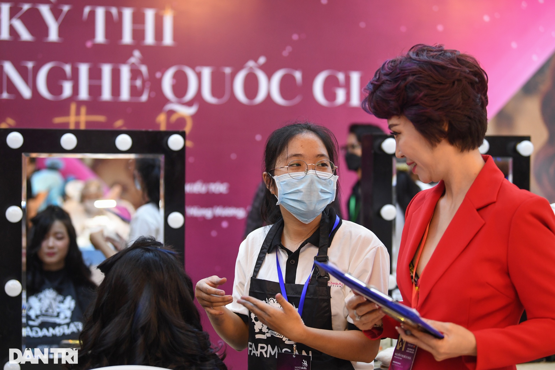 Sôi nổi kỳ thi nghề thời thượng làm đẹp cho các chị em phụ nữ - 17 Sôi nổi kỳ thi nghề thời thượng làm đẹp cho các chị em phụ nữ - 17