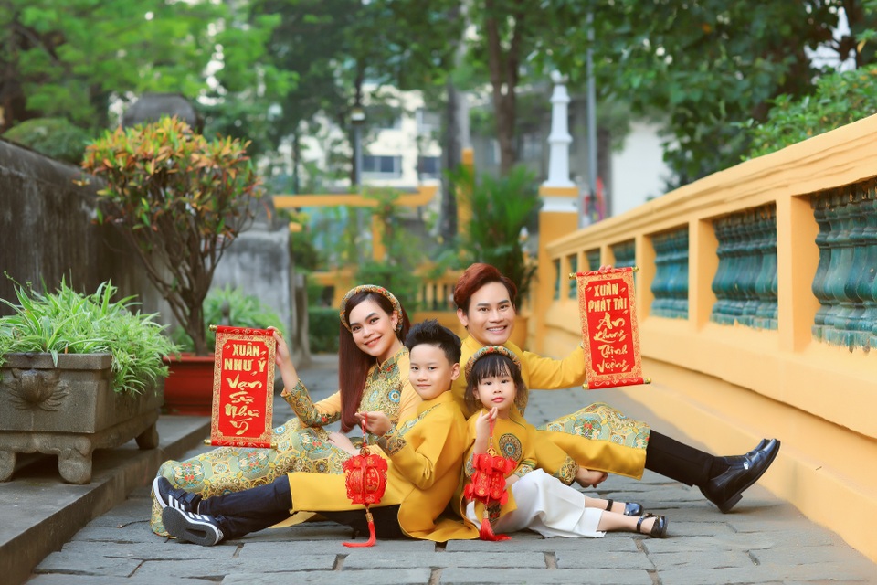 MC VTV nhiều năm cay khóe mắt vì trực Tết, các con chỉ gặp bố trên sóng truyền hình - 2 MC VTV nhiều năm cay khóe mắt vì trực Tết, các con chỉ gặp bố trên sóng truyền hình - 2