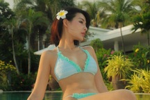 Vợ hot girl của Rhymastic: "Mẹ một con" quyến rũ, chăm khoe dáng với bikini