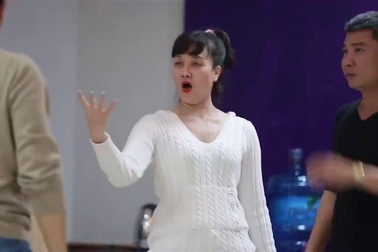 Clip hậu trường ghi lại quá trình tập luyện Táo quân của nghệ sĩ hài Vân Dung