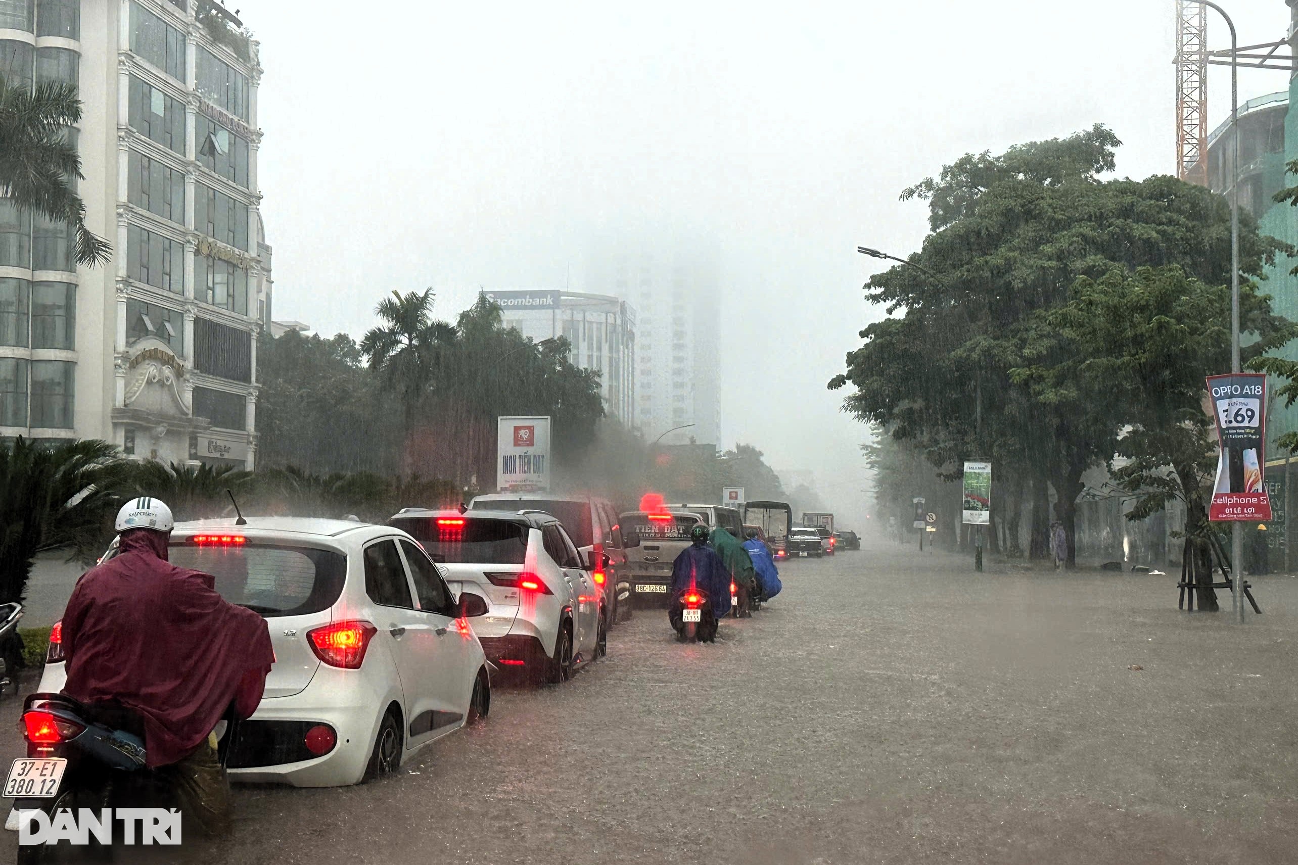 View - Thành phố Vinh "bốn bề là nước" | Báo Dân trí