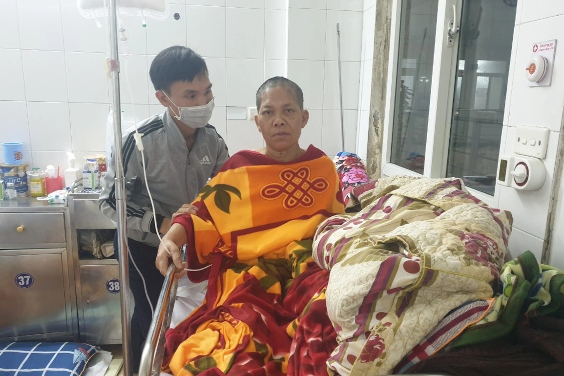 Mẹ ngã giàn giáo đã hồi phục, nữ sinh báo chí xin ngừng nhận trợ giúp - 1 Mẹ ngã giàn giáo đã hồi phục, nữ sinh báo chí xin ngừng nhận trợ giúp - 1