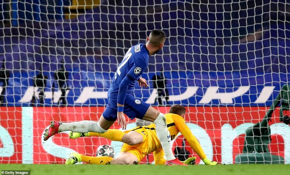 Luis Suarez thi đấu thảm họa trong ngày Atletico thua Chelsea - 6 Luis Suarez thi đấu thảm họa trong ngày Atletico thua Chelsea - 6