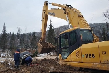 Két vàng 18kg bất ngờ phát lộ dưới dòng nước, cả công trường rúng động