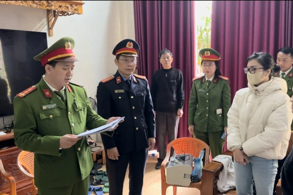 Nữ cán bộ ngân hàng có dấu hiệu chiếm đoạt hơn 70 tỷ đồng - 1 Nữ cán bộ ngân hàng có dấu hiệu chiếm đoạt hơn 70 tỷ đồng - 1