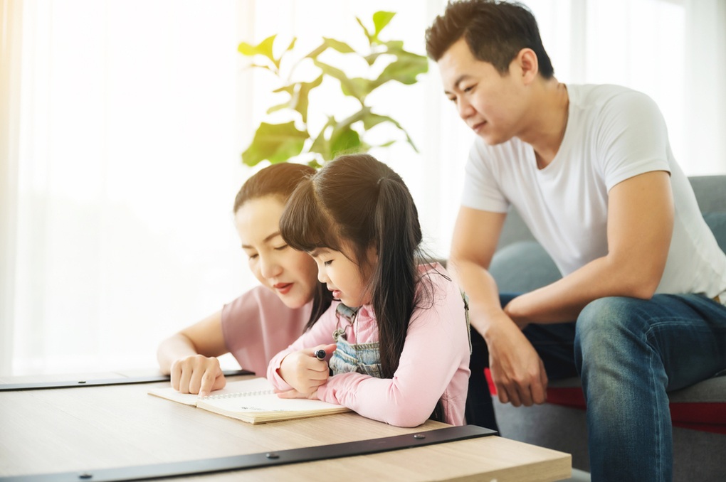 Cuộc đua vào lớp 1: Con học ôn kín tuần, bố mẹ cãi nhau vì quá áp lực - 2 Cuộc đua vào lớp 1: Con học ôn kín tuần, bố mẹ cãi nhau vì quá áp lực - 2