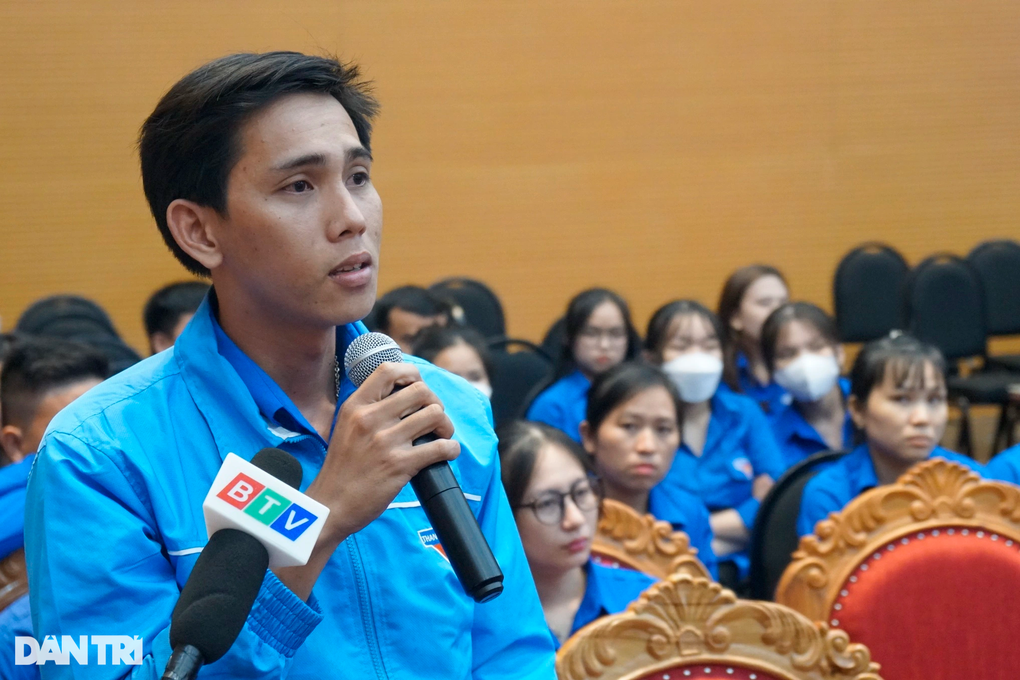 Chủ tịch Bình Định đối thoại với thanh niên: Cần hiến kế hơn đặt câu hỏi - 2 Chủ tịch Bình Định đối thoại với thanh niên: Cần hiến kế hơn đặt câu hỏi - 2