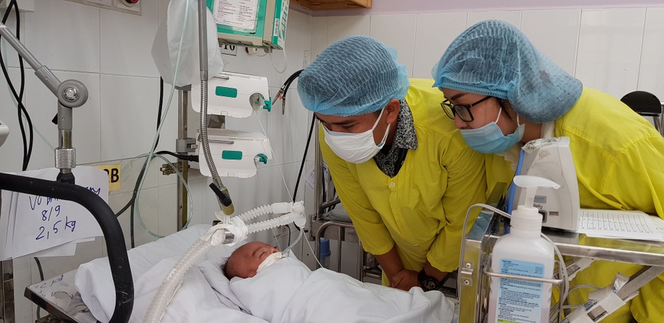 Bé trai bị bỏ rơi ở sân chùa: Người mẹ bật khóc khi được nhận lại con - 11 Bé trai bị bỏ rơi ở sân chùa: Người mẹ bật khóc khi được nhận lại con - 11