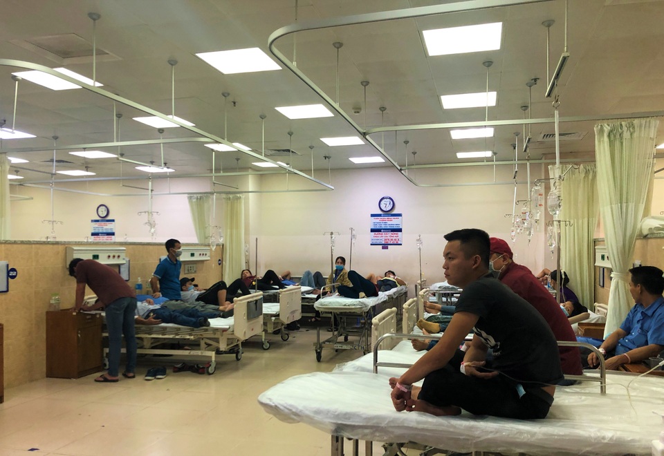 Hơn 100 công nhân nhập viện cấp cứu sau bữa cơm tăng ca đêm - 3 Hơn 100 công nhân nhập viện cấp cứu sau bữa cơm tăng ca đêm - 3