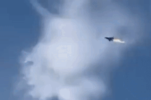 Tiêm kích MiG-31 Nga bốc cháy, lao xuống đất