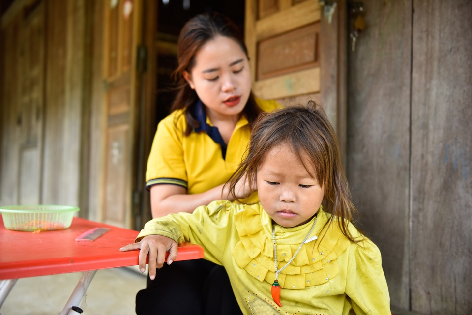 Cô giáo HMông với quyết tâm mang ánh sáng tri thức về bản - 3 Cô giáo HMông với quyết tâm mang ánh sáng tri thức về bản - 3