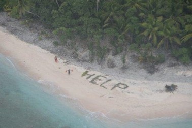 May mắn được cứu sống khỏi đảo hoang nhờ xếp chữ từ lá cọ