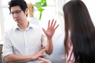 Tôi muốn hủy hôn vì cảm thấy bị xúc phạm trong lần đầu về quê bạn gái