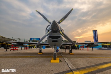 Máy bay huấn luyện sản xuất ở Việt Nam trưng bày tại Triển lãm Quốc phòng