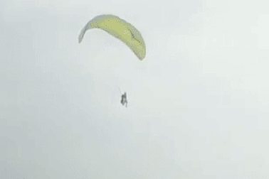 Một phi công tử vong khi bay dù lượn ở Kon Tum