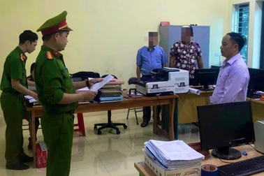 Khởi tố nhân viên văn phòng đăng ký đất đai cấp sổ đỏ sai đối tượng