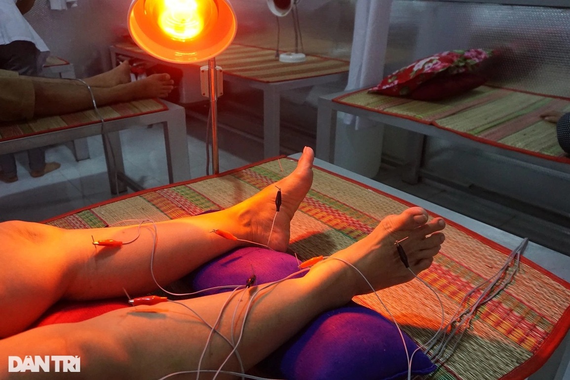 Bỏ nghề thiết kế thời trang về bốc thuốc miễn phí cho người nghèo - 4 Bỏ nghề thiết kế thời trang về bốc thuốc miễn phí cho người nghèo - 4