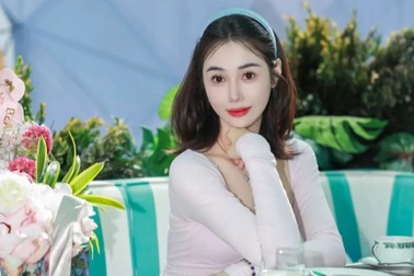 Gia thế mỹ nhân kém 22 tuổi khiến Huỳnh Hiểu Minh thay đổi cách yêu