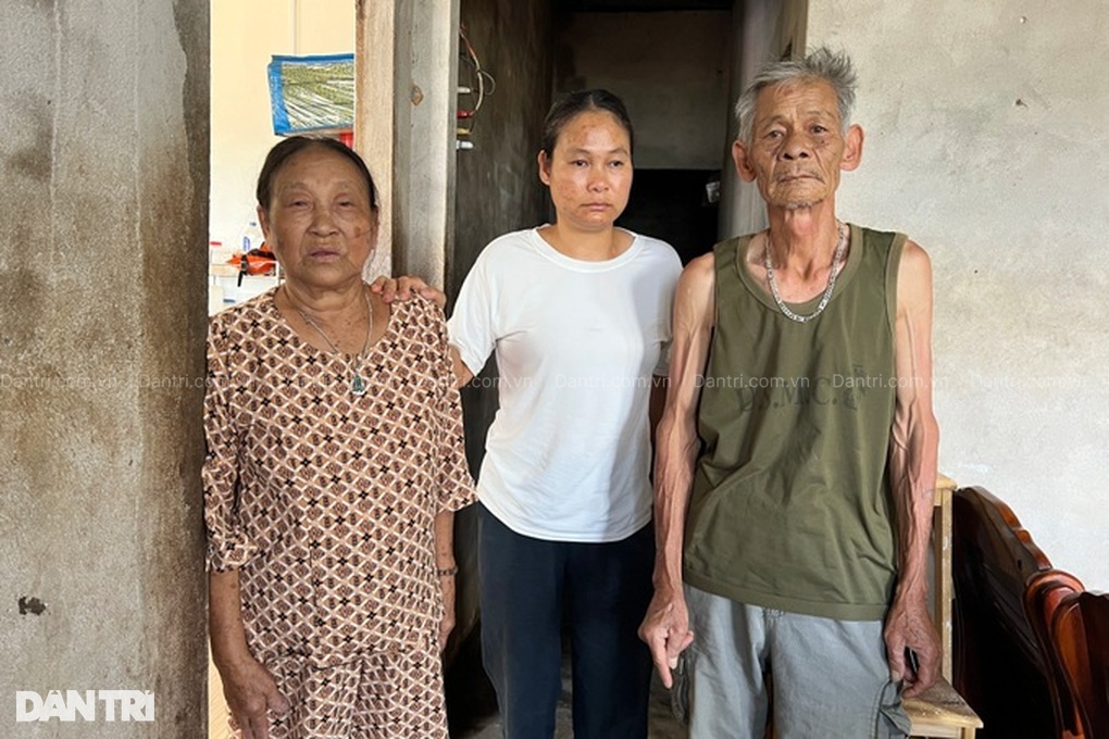 Bà lão 75 tuổi cơ cực chăm chồng, nuôi con bệnh tật và lo cho cháu ngoại - 1 Bà lão 75 tuổi cơ cực chăm chồng, nuôi con bệnh tật và lo cho cháu ngoại - 1