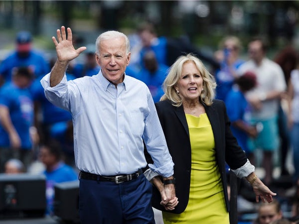 Ông Biden từ người nghèo nhất quốc hội trở thành triệu phú - 1 Ông Biden từ người nghèo nhất quốc hội trở thành triệu phú - 1