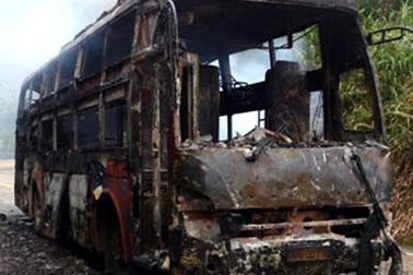 Cháy xe khách, 30 hành khách thoát hiểm 