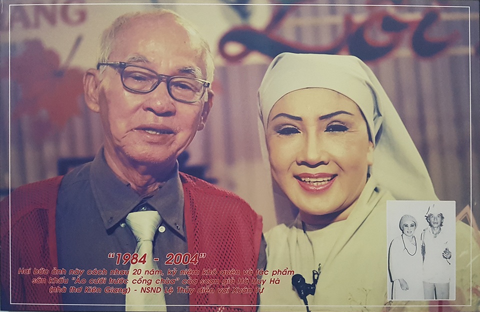 Nhiều nghệ sĩ xúc động nhìn lại ký ức qua triển lãm sân khấu - 24