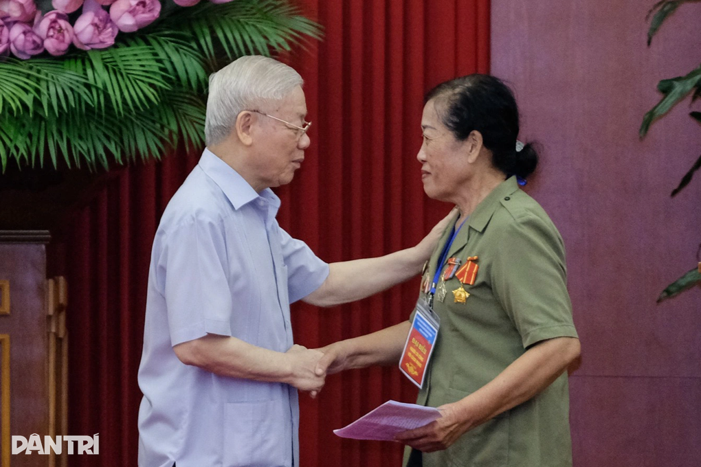 Tổng Bí thư: Hãy sống sao cho xứng với những người đã hy sinh vì Tổ quốc! - 5 Tổng Bí thư: Hãy sống sao cho xứng với những người đã hy sinh vì Tổ quốc! - 5