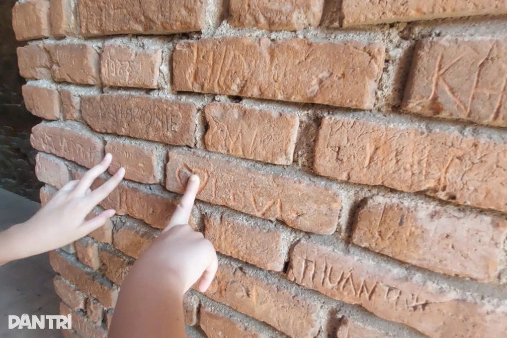 Địa phương lên tiếng việc tháp Chăm cổ 800 năm tuổi bị khắc, vẽ bậy - 1 Địa phương lên tiếng việc tháp Chăm cổ 800 năm tuổi bị khắc, vẽ bậy - 1