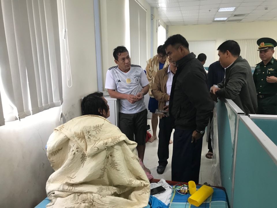 Cứu thành công 18 thuyền viên nước ngoài gặp nạn trên biển Hà Tĩnh - 2 Cứu thành công 18 thuyền viên nước ngoài gặp nạn trên biển Hà Tĩnh - 2