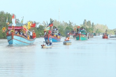 Sau tai nạn chìm tàu, siết chặt quản lý phương tiện tham gia lễ hội Nghinh Ông