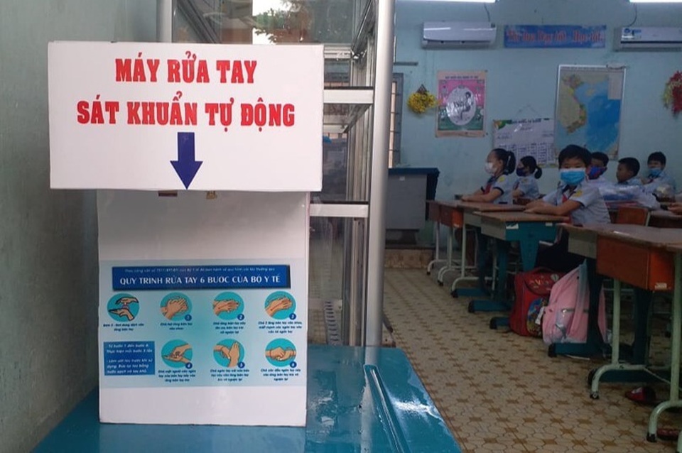 Học sinh tiểu học đi học lại: Chào cờ trong lớp, phụ huynh không vào trường - 4 Học sinh tiểu học đi học lại: Chào cờ trong lớp, phụ huynh không vào trường - 4
