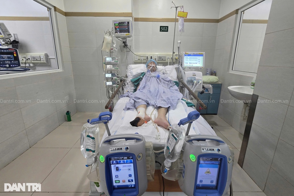 Bác sĩ Bệnh viện Bạch Mai kêu gọi cứu giúp nữ sinh 19 tuổi nguy kịch - 3 Bác sĩ Bệnh viện Bạch Mai kêu gọi cứu giúp nữ sinh 19 tuổi nguy kịch - 3