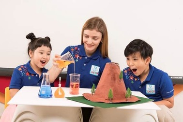 Học tiếng Anh từ sớm nhưng vẫn không giao tiếp được, có thể trẻ đang bị hạn chế bởi 2 điều này