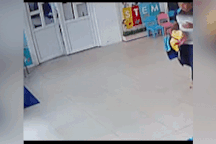 Khoảnh khắc công an bắt đối tượng bắt cóc bé gái đòi 2 tỷ