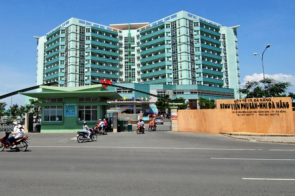 Người nhà vào thăm nuôi bệnh nhân, bảo vệ đòi nộp 300 nghìn đồng - 1 Người nhà vào thăm nuôi bệnh nhân, bảo vệ đòi nộp 300 nghìn đồng - 1