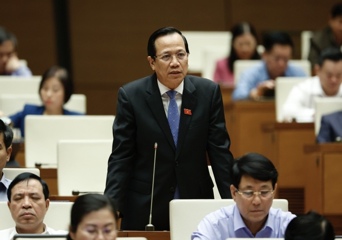 Bộ trưởng Đào Ngọc Dung trả lời chất vấn của đại biểu