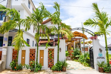 Chủ nhà ở Hội An chi 1,7 tỷ đồng xây dựng nhà phố sân vườn đẹp nên thơ