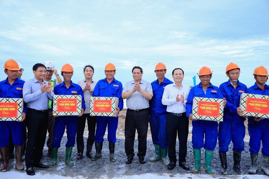 Thủ tướng: Quyết tâm hoàn thành khoảng 1.200km cao tốc cho ĐBSCL - 5 Thủ tướng: Quyết tâm hoàn thành khoảng 1.200km cao tốc cho ĐBSCL - 5