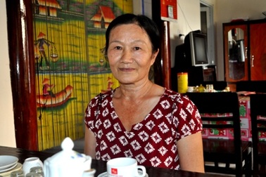 Người phụ nữ  bán hàng rong nuôi 5 con ăn học thành tài