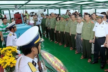 Tưởng niệm chiến sỹ hy sinh ở thềm lục địa phía Nam