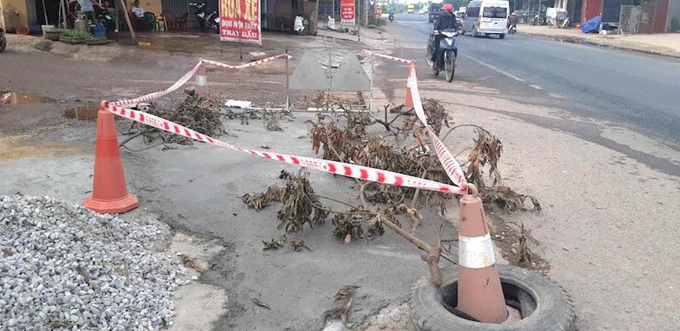 Hàng loạt “hố bẫy” trên QL 1A được khắc phục ngay sau khi Dân trí phản ánh - 3 Hàng loạt “hố bẫy” trên QL 1A được khắc phục ngay sau khi Dân trí phản ánh - 3