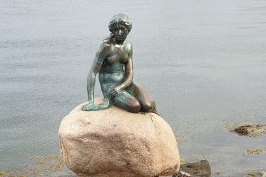 Bức tượng nàng tiên cá nổi tiếng Đan Mạch