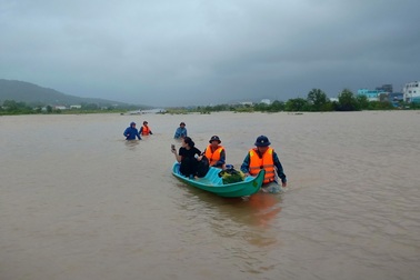 Tàu ra Phú Quốc ngừng chạy vì gió lớn, người dân lo tái diễn lụt lịch sử