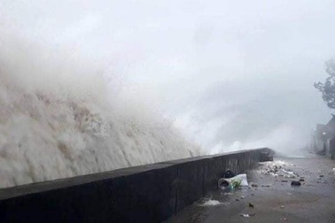 Đảo Lý Sơn: Mưa lớn, gió mạnh, sóng biển dữ dội