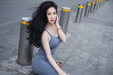 DJ Oxy khoe da trắng mịn