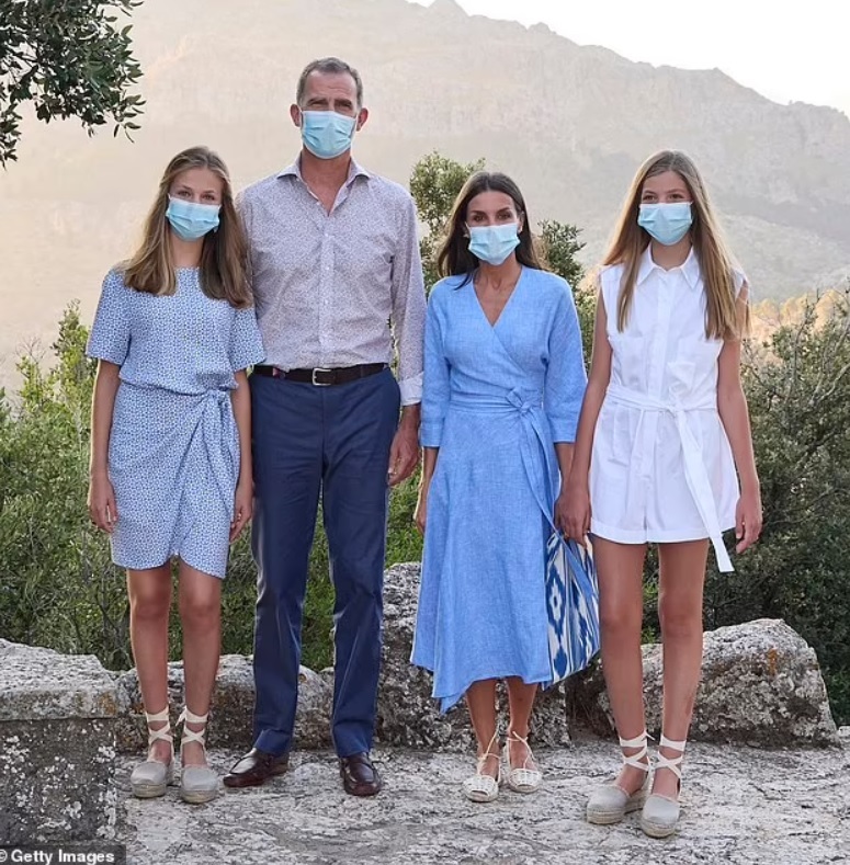 Hai công chúa sở hữu chiều cao vượt trội của Hoàng gia Tây Ban Nha - 1 Hai công chúa sở hữu chiều cao vượt trội của Hoàng gia Tây Ban Nha - 1