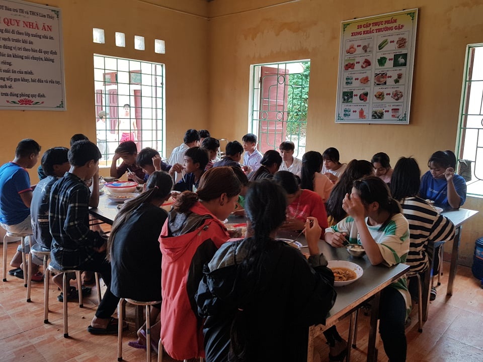Thầy trò vùng cao chật vật tìm nước sinh hoạt giữa mùa hạn - 2 Thầy trò vùng cao chật vật tìm nước sinh hoạt giữa mùa hạn - 2