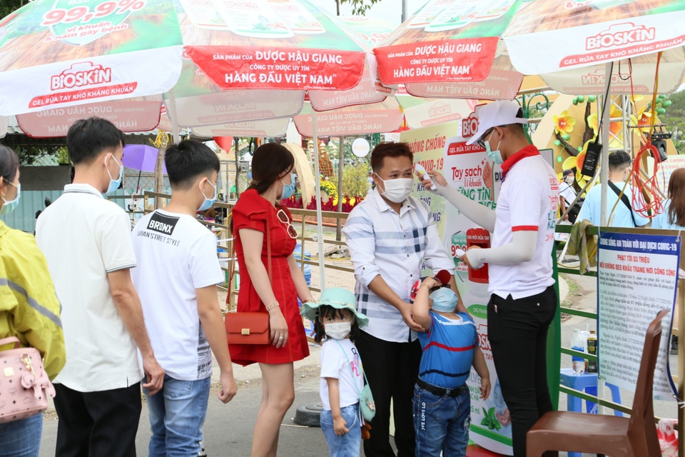 Ngắm đường hoa nghệ thuật Cần Thơ trước giờ đóng cửa - 2 Ngắm đường hoa nghệ thuật Cần Thơ trước giờ đóng cửa - 2